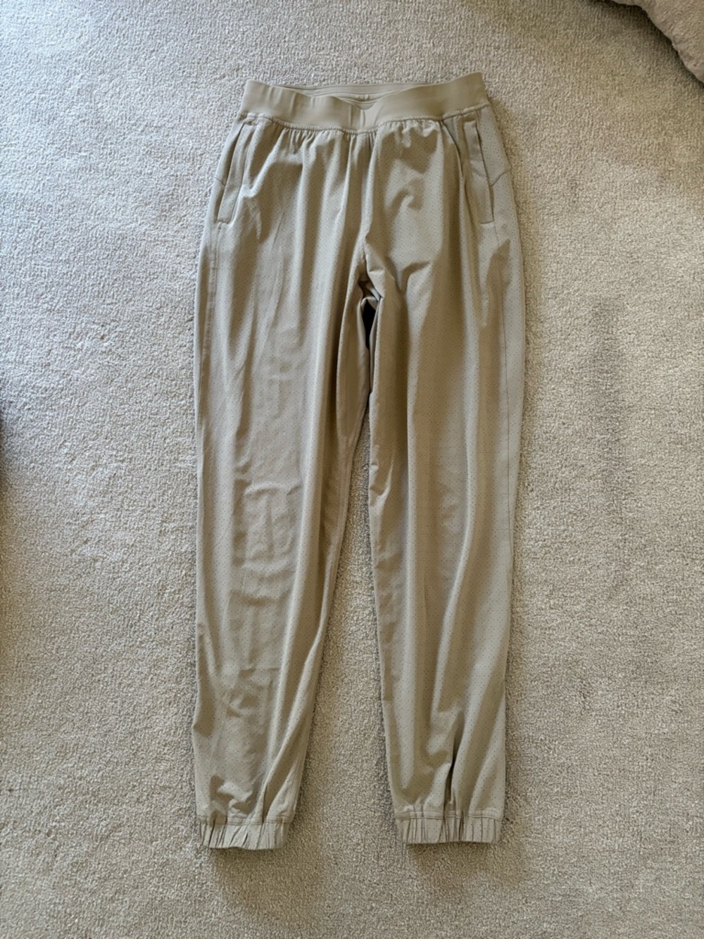Lululemon Adapted State Perforated HR Jogger NWOT size 6 Sheer Oak